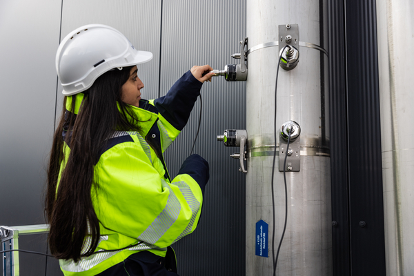 Endress+Hauser ChatGPT ad — Clamp-On Flowmeters