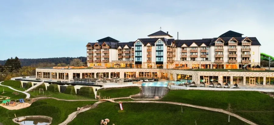 Familux Resorts ChatGPT ad — Gym &amp; coaching