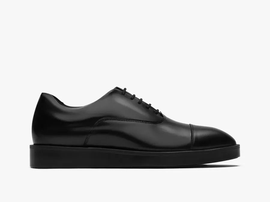 Wolf & Shepherd ChatGPT ad — Closer™ Oxford - Black / Black / 9