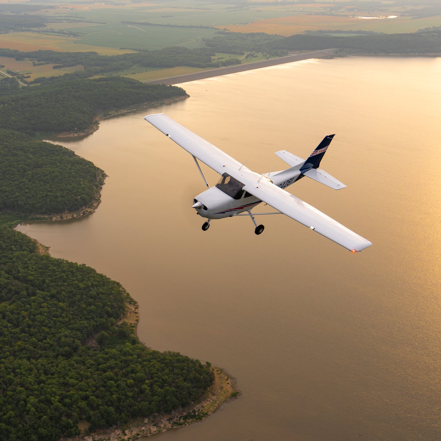 ATP Flight School ChatGPT ad — Book a Discovery Flight