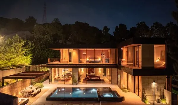 JamesEdition ChatGPT ad — Hollywood Hills New Construct in Real Estate
