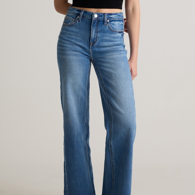 Quince ChatGPT ad — Elevated Women's Clothing