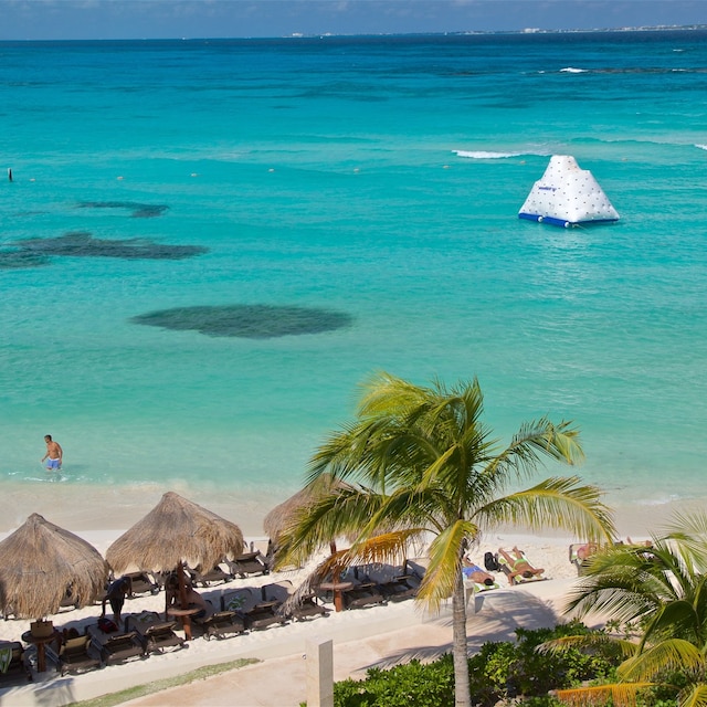 Expedia ChatGPT ad — Cancun Honeymoon Packages